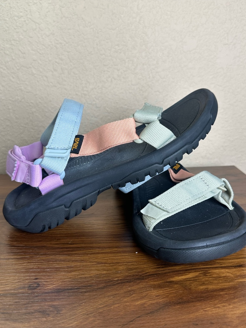 Teva Hurricane XLT2 Sherbert Multi Sport Sandals Women’s 8 Pastel Excellent